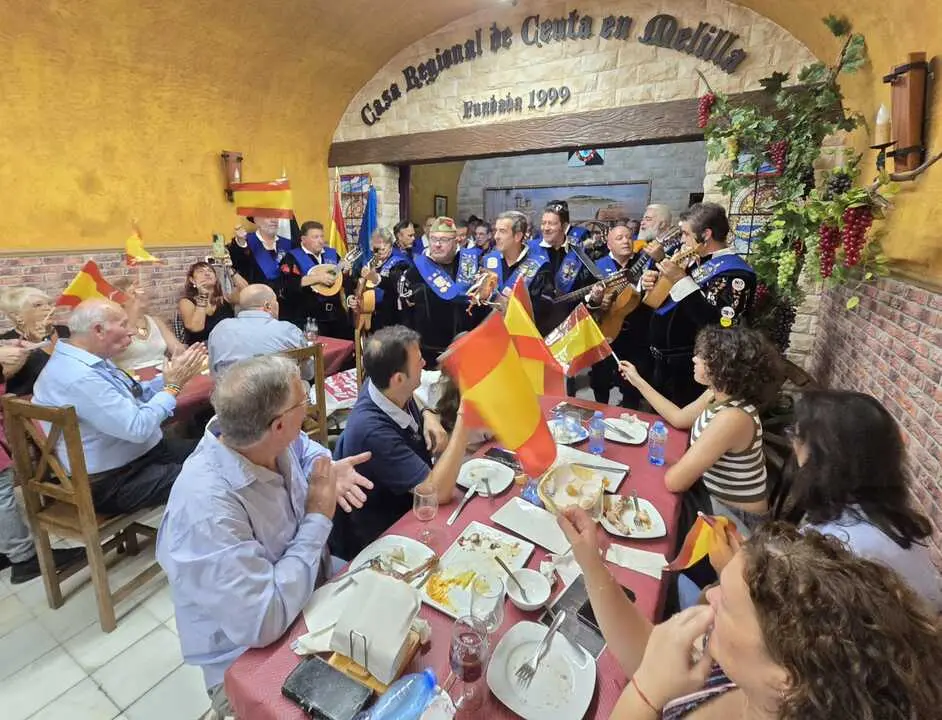 La Cuarentuna caballa celebra el D&iacute;a de la Hispanidad en la Casa Regional de Ceuta en Melilla / Casa de Ceuta en Melilla