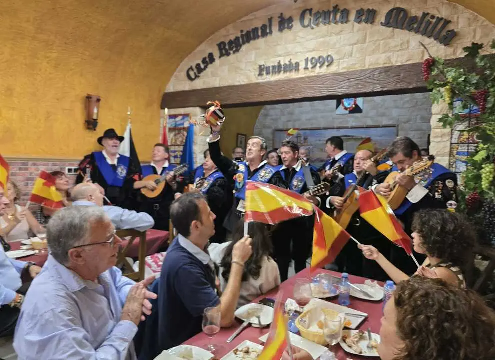La Cuarentuna caballa celebra el D&iacute;a de la Hispanidad en la Casa Regional de Ceuta en Melilla / Casa de Ceuta en Melilla