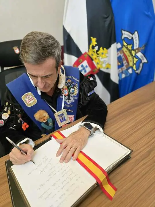 La Cuarentuna caballa celebra el D&iacute;a de la Hispanidad en la Casa Regional de Ceuta en Melilla / Casa de Ceuta en Melilla