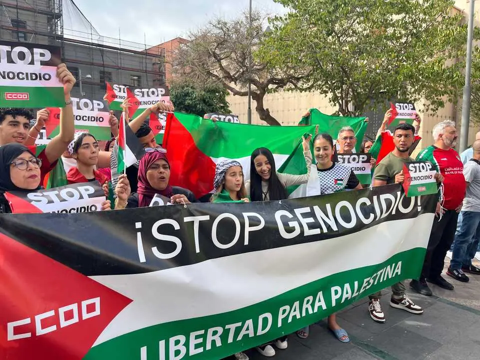 Concentraci&oacute;n en la Plaza de los Reyes por el pueblo palestino./ J.A. Gonz&aacute;lez