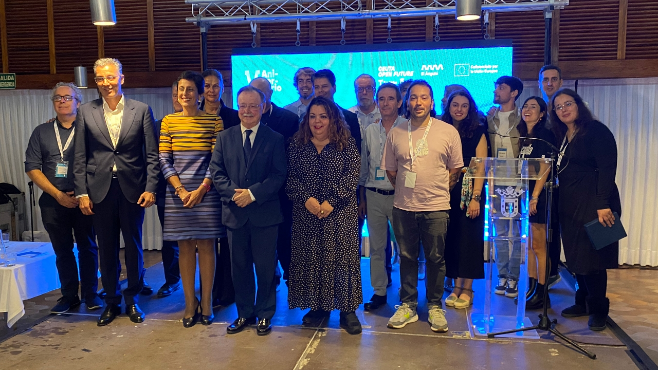 Mentores y autoridades en el aniversario de Ceuta Open Future / P. Mat&eacute;s