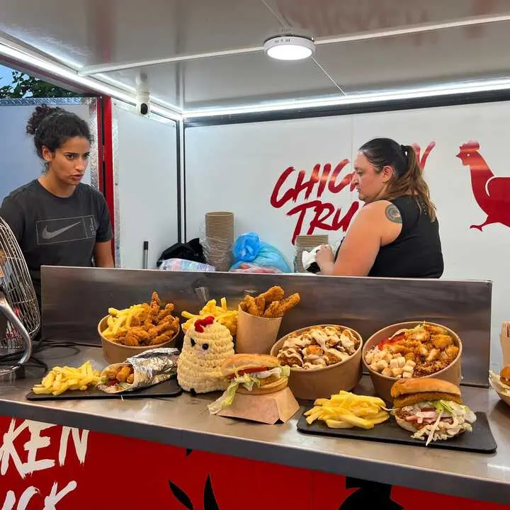 Food Truck 'Sabores del mundo'./ J.A. Gonz&aacute;lez