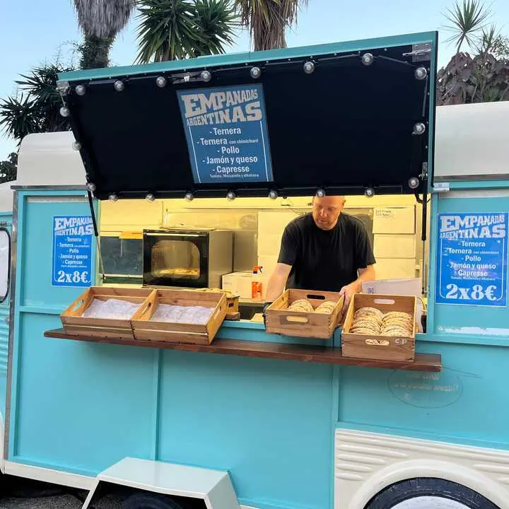 Food Truck 'Sabores del mundo'./ J.A. Gonz&aacute;lez
