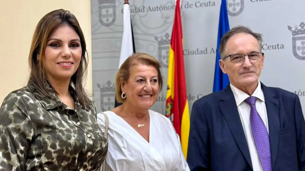 Nabila Benzina, Rebeca Benarroch y Jes&uacute;s Lopera / E. Arteaga