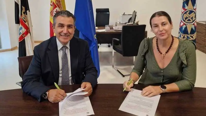 Firma convenio UNED Ceuta FAMPA 4 Culturas