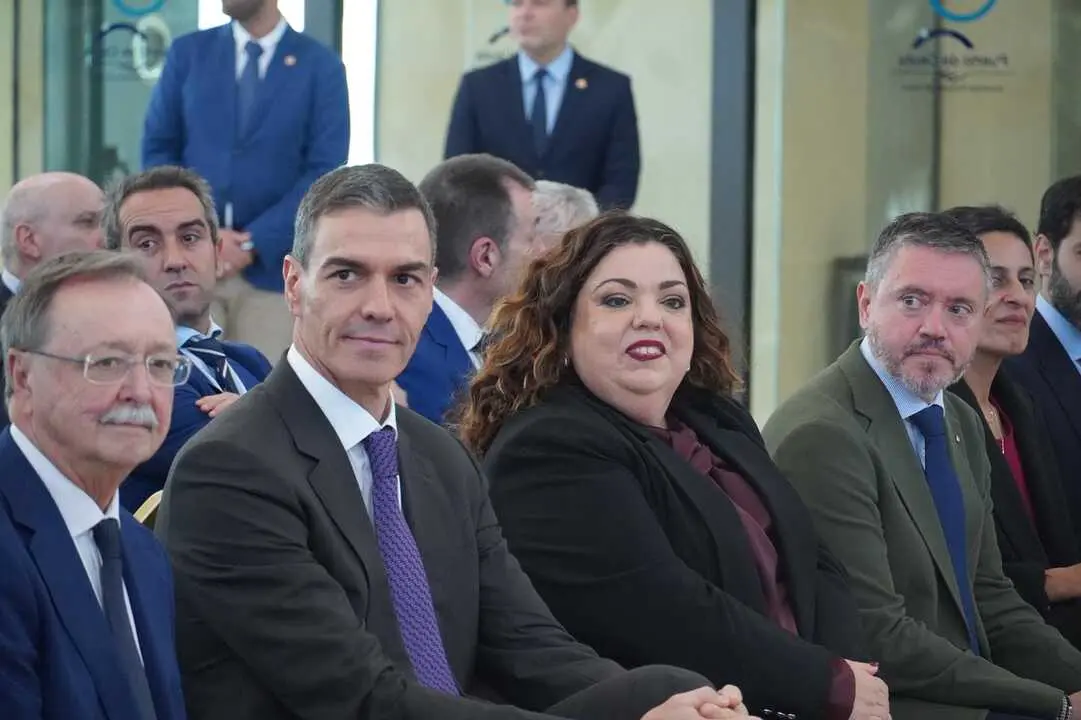 Visita de Pedro S&aacute;nchez a la nueva estaci&oacute;n mar&iacute;tima de Ceuta . Zapico