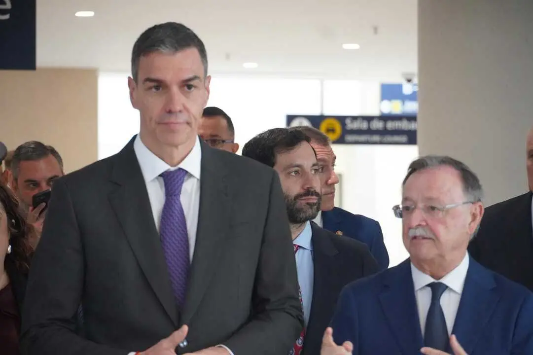 Visita de Pedro S&aacute;nchez a la nueva estaci&oacute;n mar&iacute;tima de Ceuta / Zapico