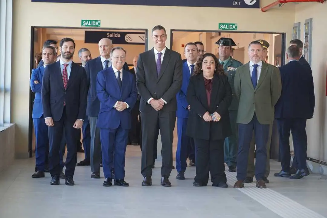 Visita de Pedro S&aacute;nchez a la nueva estaci&oacute;n mar&iacute;tima de Ceuta . Zapico