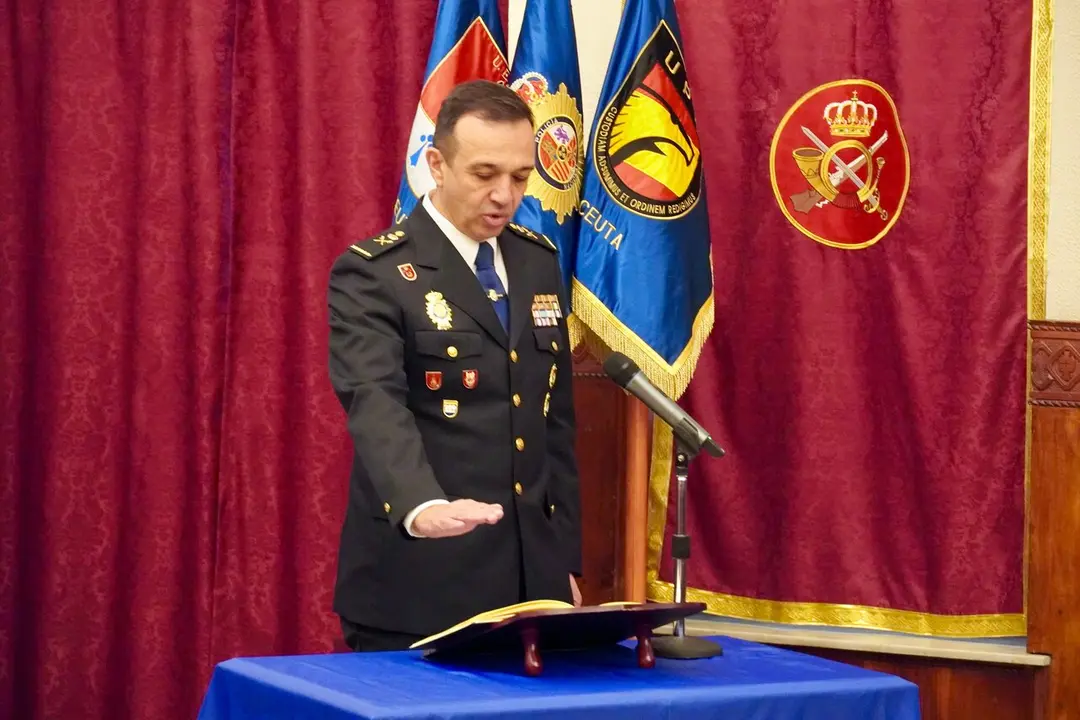 Eloy Rom&aacute;n L&oacute;pez toma posesi&oacute;n como nuevo Jefe Superior de Polic&iacute;a en Ceuta / M. Zapico