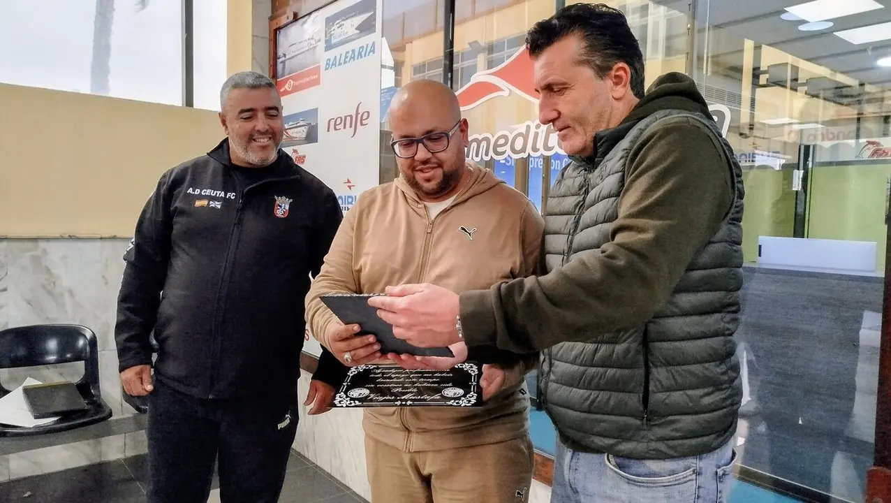 Homenaje de Viajes Larbi a la agencia de viajes Mustafa