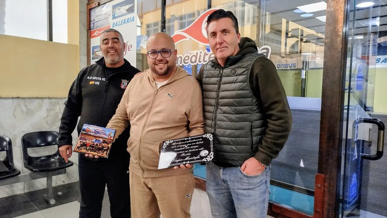 Homenaje de Viajes Larbi a la agencia de viajes Mustafa