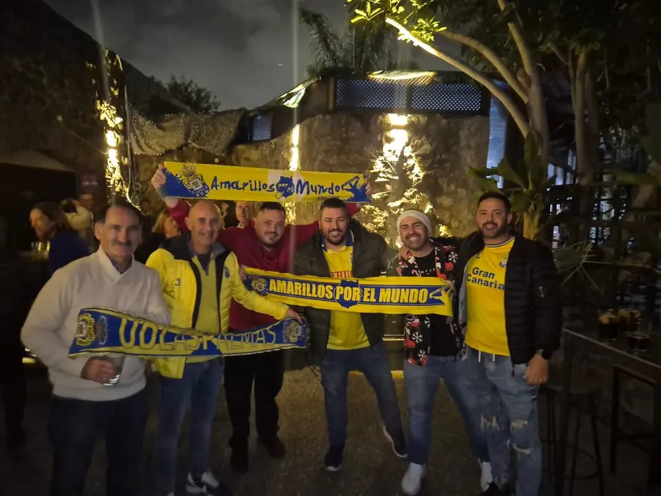 Los aficionados de Las Palmas ya est&aacute;n en Ceuta, pero el equipo, no