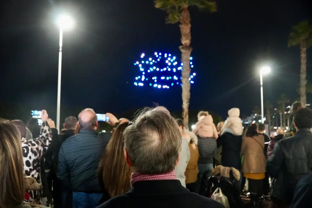 Espect&aacute;culo de luces con drones /M. Zapico
