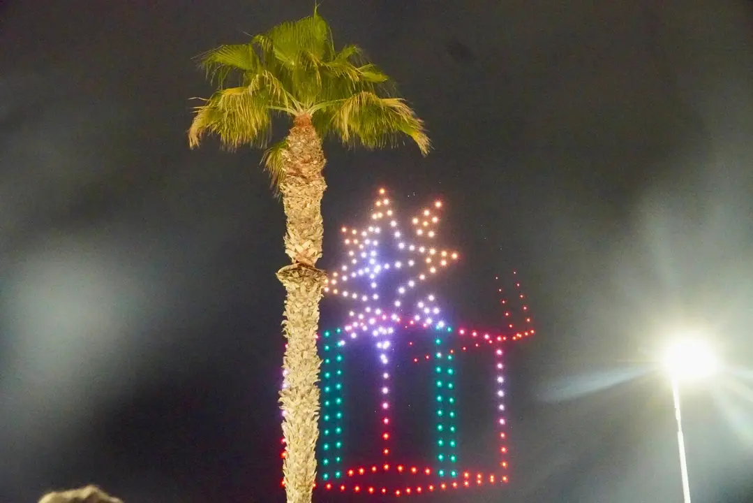 Espect&aacute;culo de luces con drones /M. Zapico
