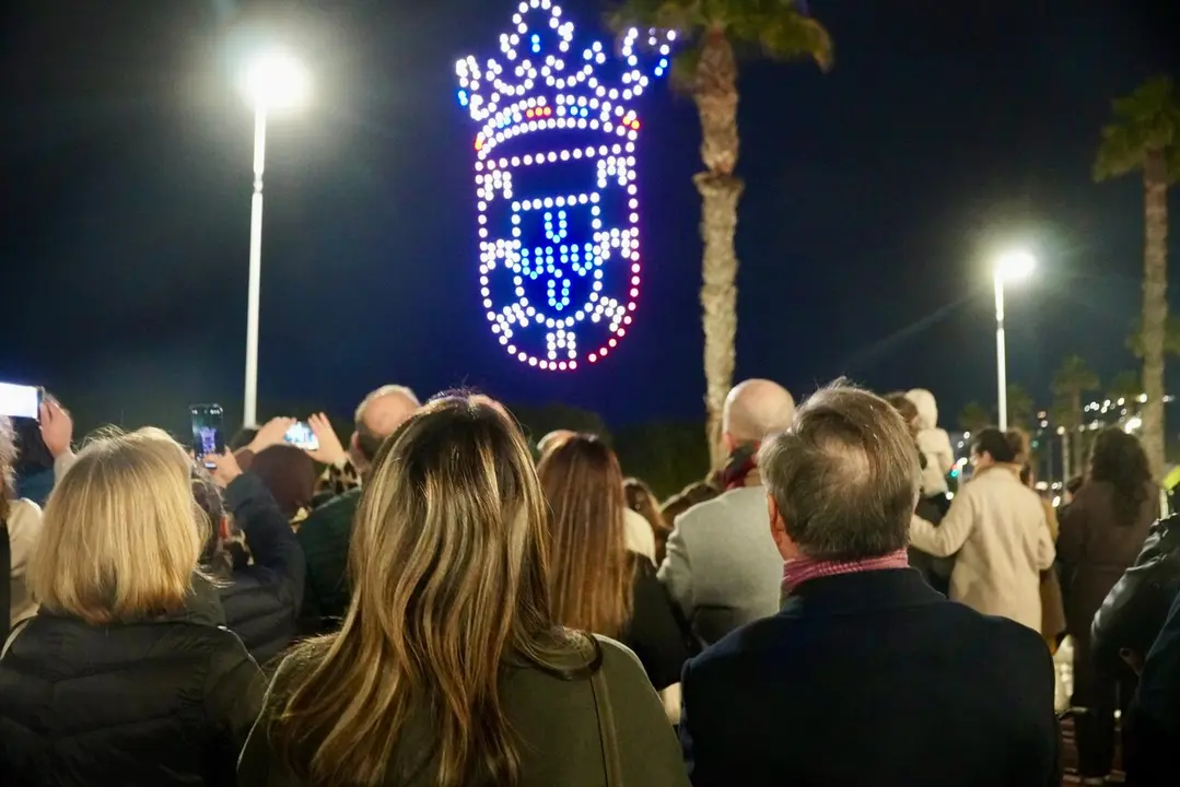 Espect&aacute;culo de luces con drones /M. Zapico