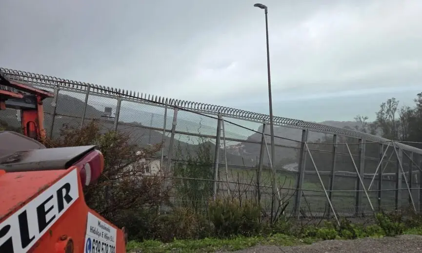 Vallado perimetral de la frontera con Marruecos en Ceuta