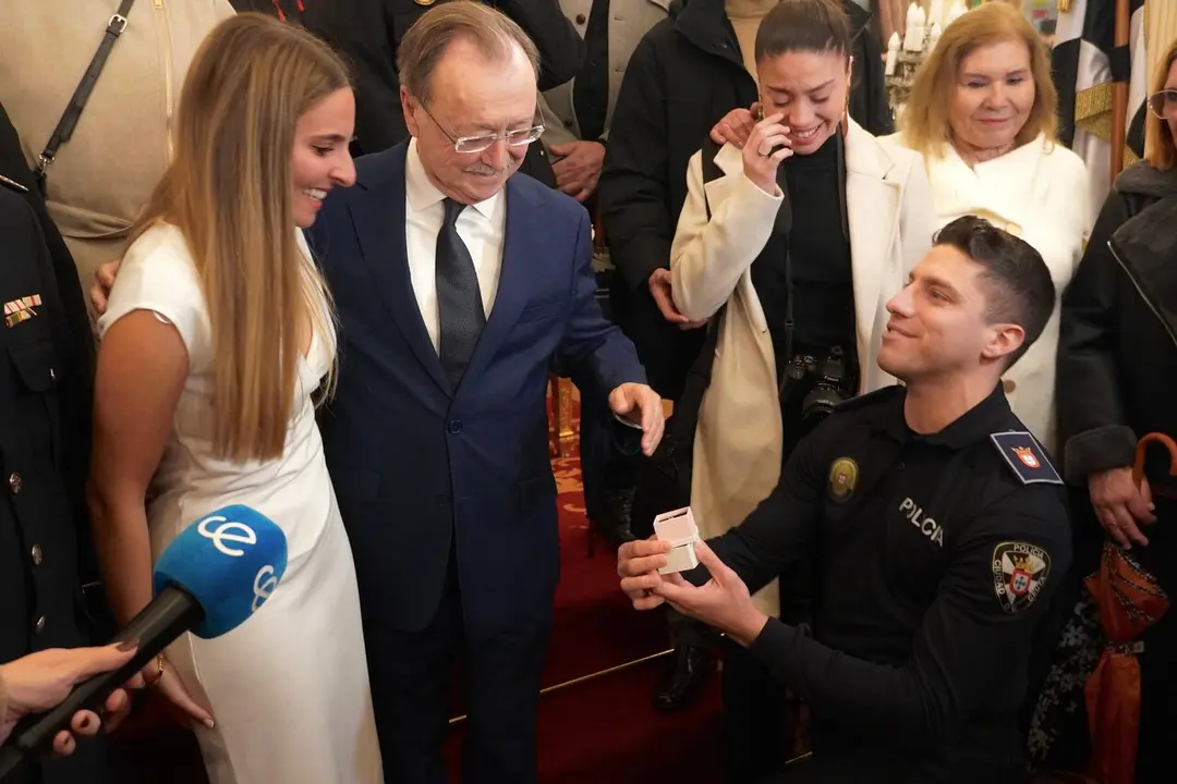 Chechu Ortiz pide matrimonio a su novia Marina / M.Zapico