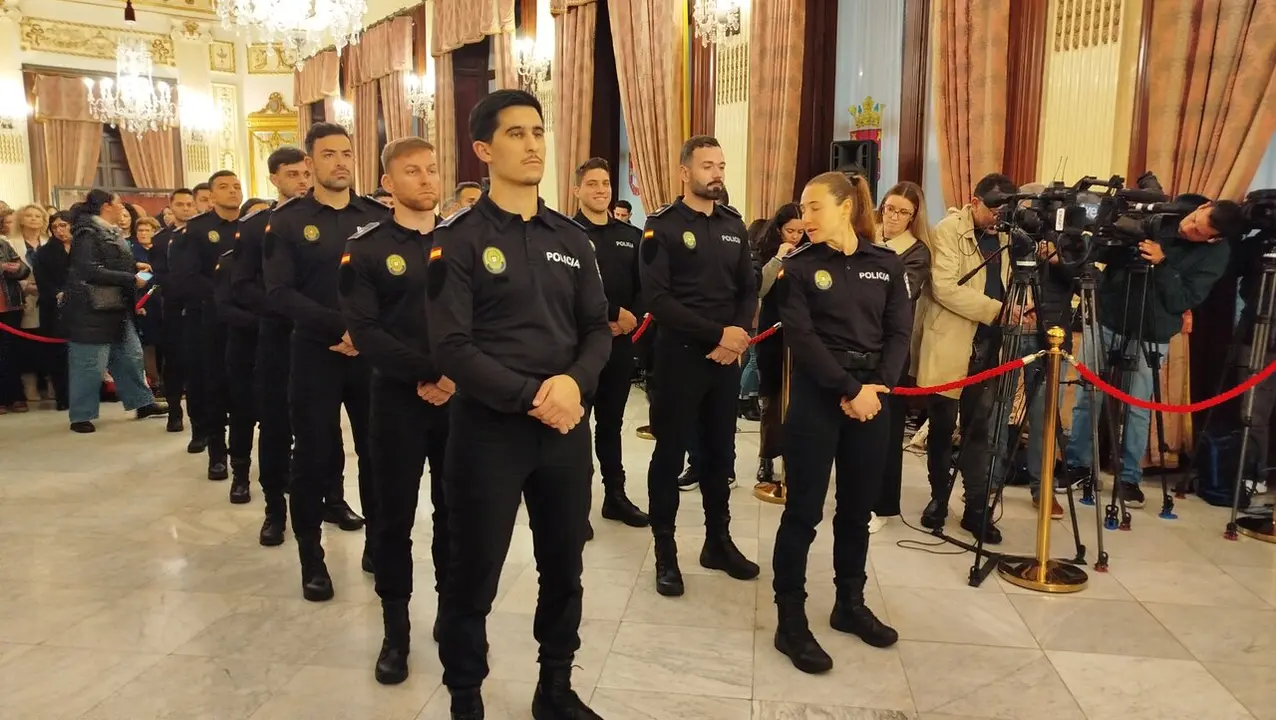 Toma de Posesi&oacute;n de los nuevos polic&iacute;a locales de Ceuta / S. I.