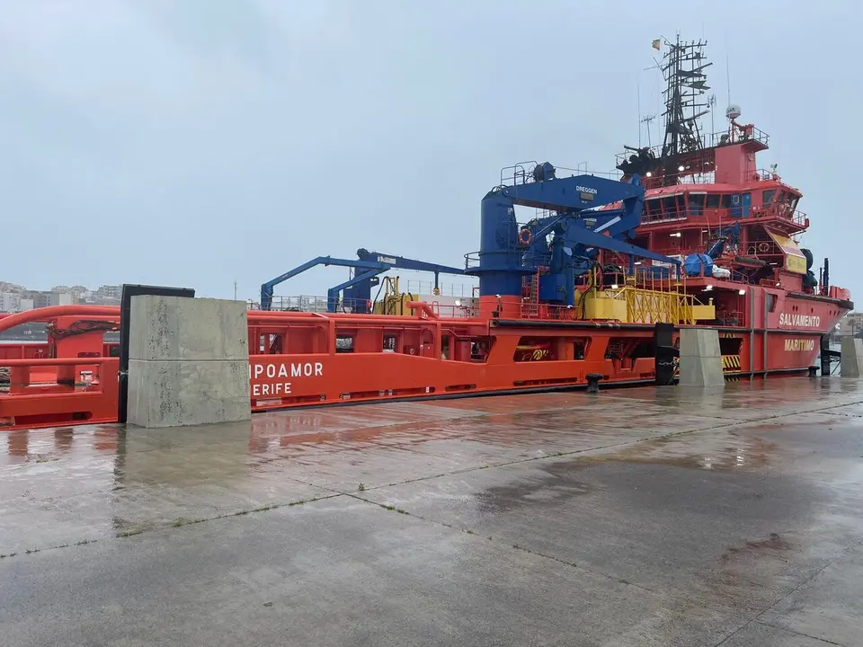 La salvamar Mar&iacute;a Zambrano a su llegada a puerto tras el rescate en alta mar / C. A.