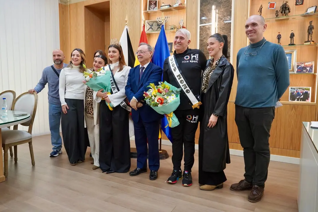 Recepci&oacute;n oficial a la Reina del Carnaval y al Dios Momo / M.zapico