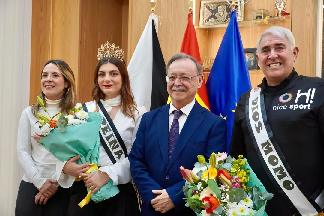 Recepci&oacute;n oficial a la Reina del Carnaval y al Dios Momo / M.zapico