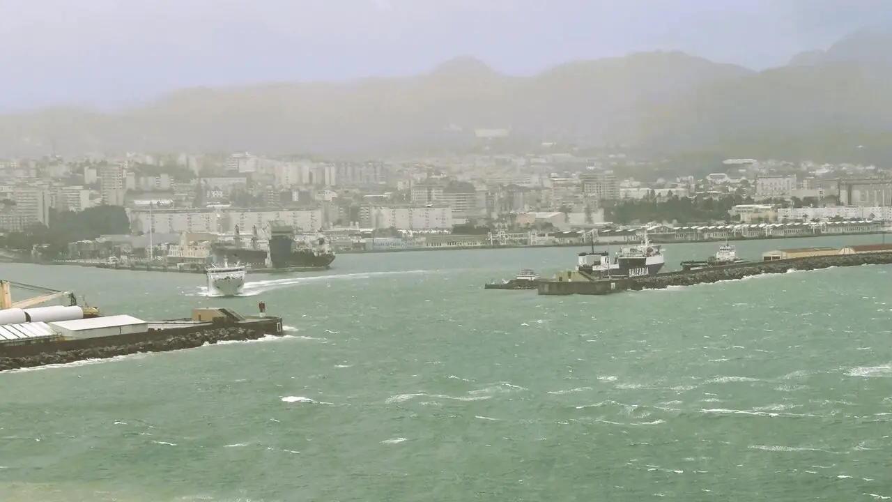 bocana del puerto temporal costeros barcos