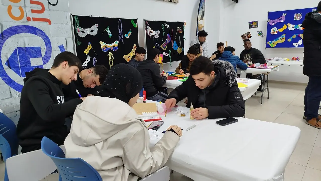 Taller de antifaces de carnaval de la Casa de la Juventud / S.I.