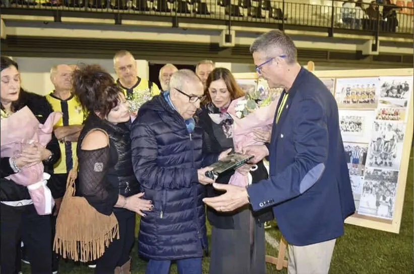 Manolo Vega, durante un homenaje que llev&oacute; a cabo la RFFCE