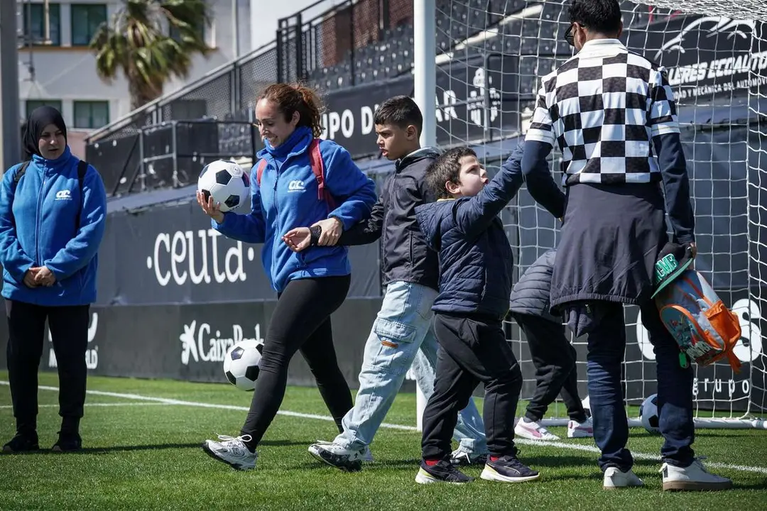 Autismo Ceuta visita el Murube / Fotograf&iacute;a: AD Ceuta FC