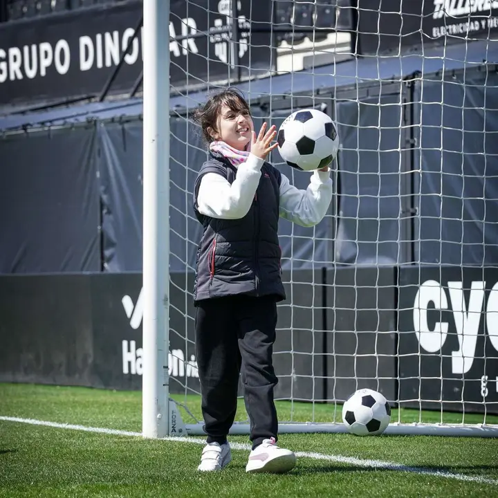 Autismo Ceuta visita el Murube / Fotograf&iacute;a: AD Ceuta FC