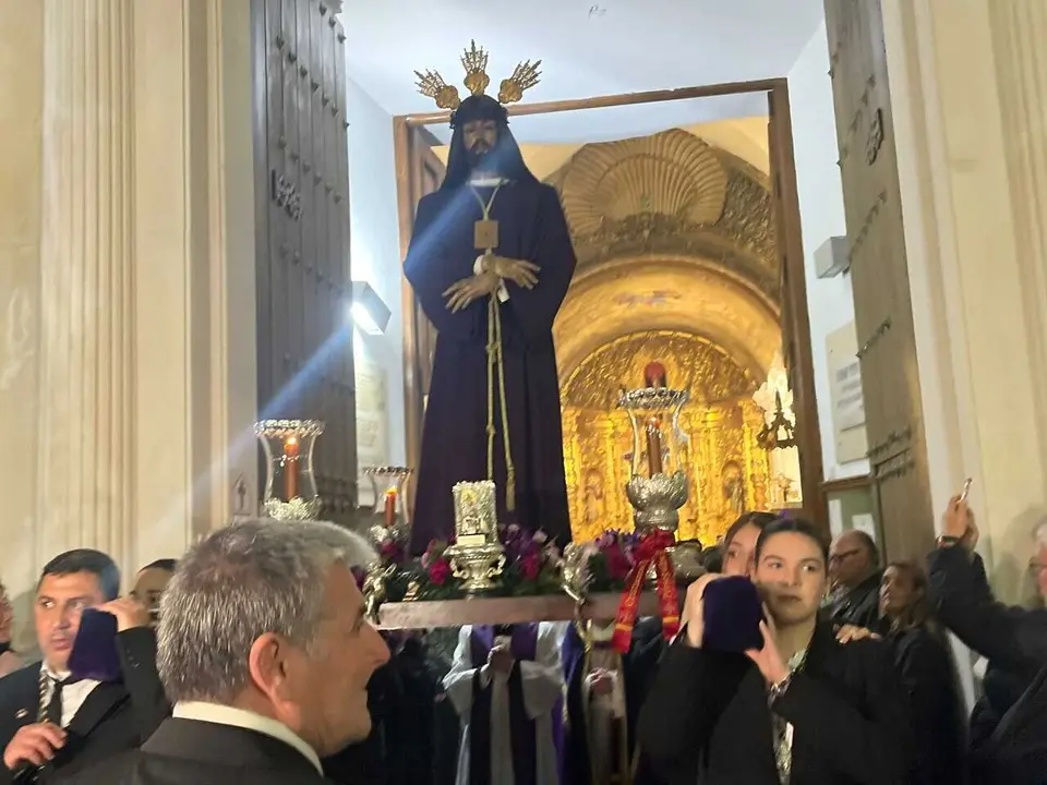  Vía Crucis en el viernes de Dolores. 