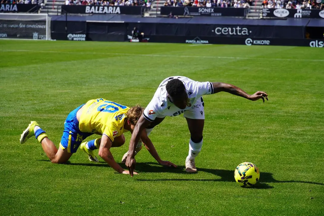 AD Ceuta - Cadiz CF M. Zapico (17)