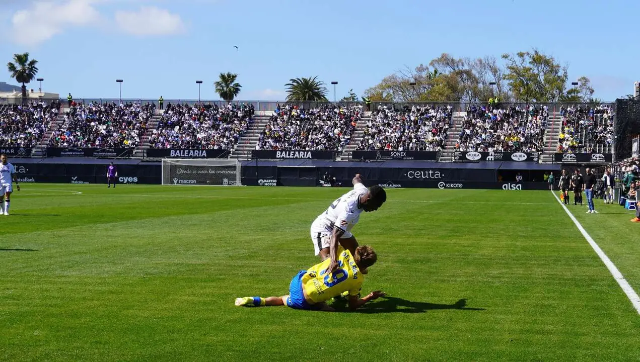 AD Ceuta - Cadiz CF M. Zapico (5)