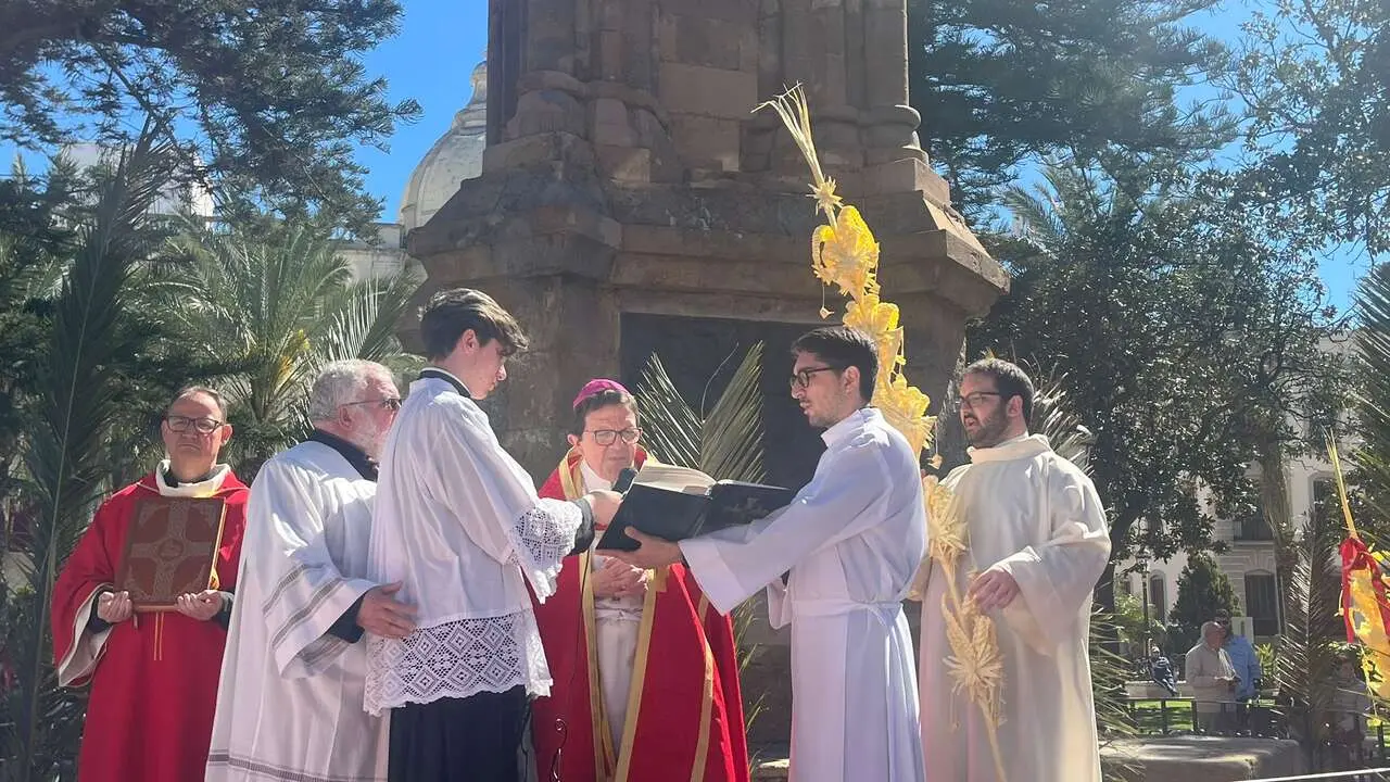 Bendici&oacute;n de las palmas en el Domingo de Ramos.