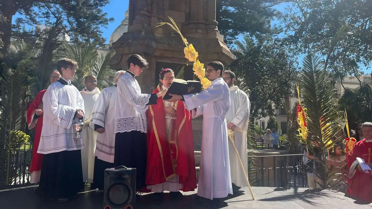Bendici&oacute;n de las palmas en el Domingo de Ramos.