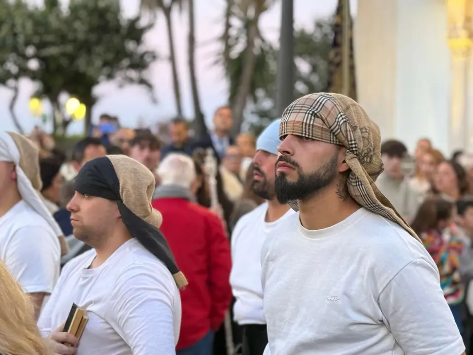 Hermandad y Cofrad&iacute;a de Nazarenos del Sant&iacute;simo Cristo de la&nbsp;Vera Cruz&nbsp;y Nuestra Se&ntilde;ora del Desamparo / J. A. Gonz&aacute;lez