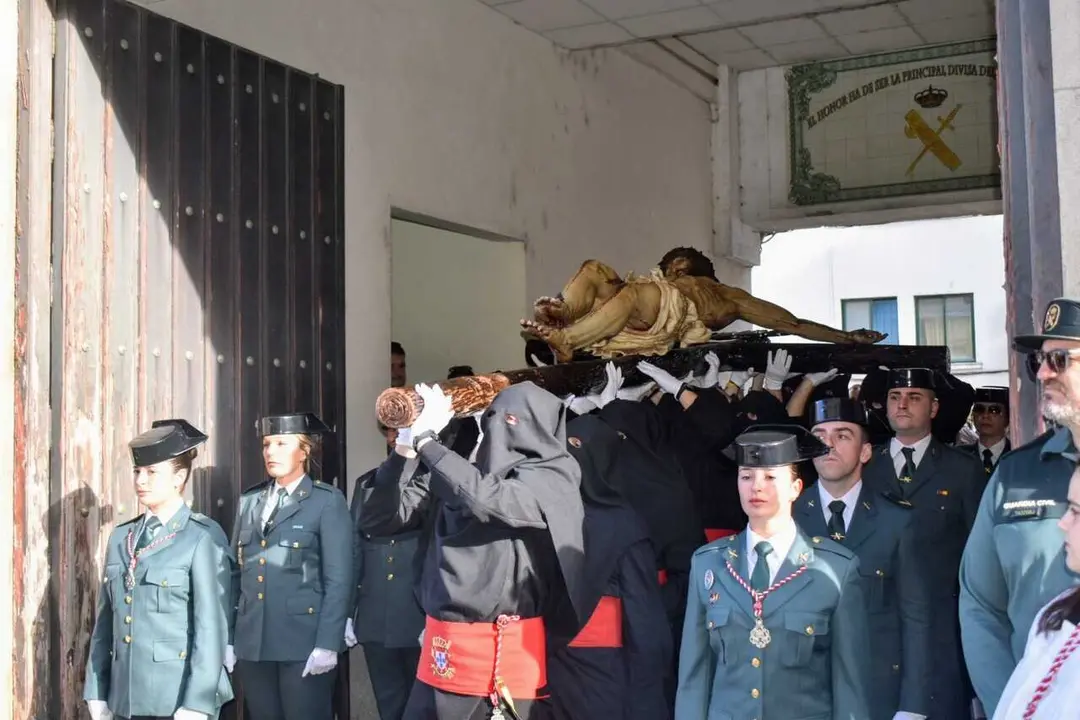  El 'Encuentro Chico' entre el Cristo de la Encrucijada y Mar&iacute;a Sant&iacute;sima de las L&aacute;grimas en la Semana Santa 2026 