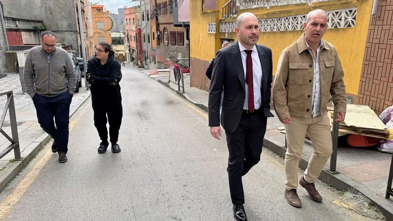 P&eacute;rez Triano, en una visita a las barriadas