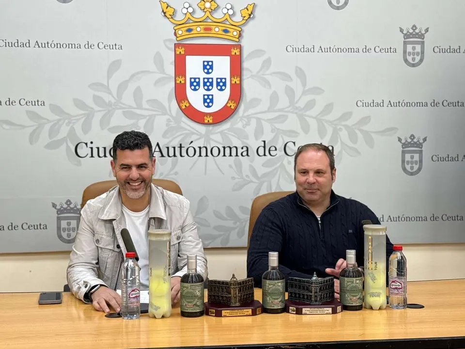 Yassin Harrus (izda.) y Sergio Aguilera durante la presentaci&oacute;n del IV Torneo Internacional./ J.A. Gonz&aacute;lez