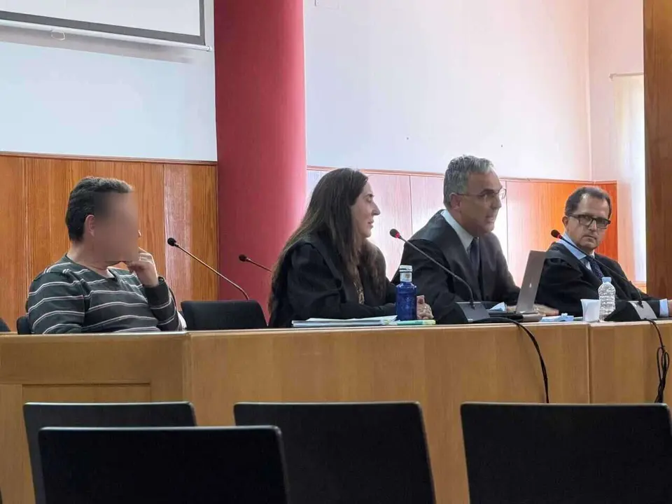 Por la izquierda, Alonso Miguel Gonz&aacute;lez, Inmaculada G&uuml;il, el abogado de la ciudad, Luis Ragel y el letrado de la acusaci&oacute;n particular, Javier Cabillas.