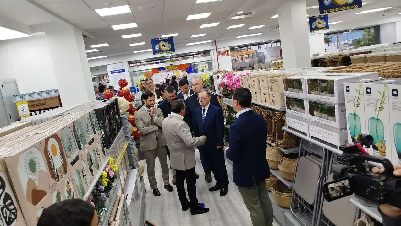Inauguraci&oacute;n de la tienda en el puerto de MGI