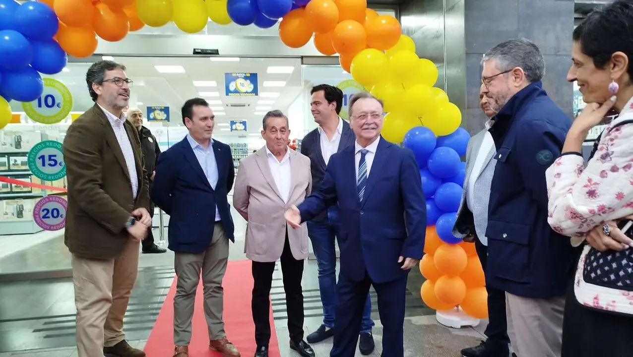 Inauguraci&oacute;n de la tienda en el puerto de MGI