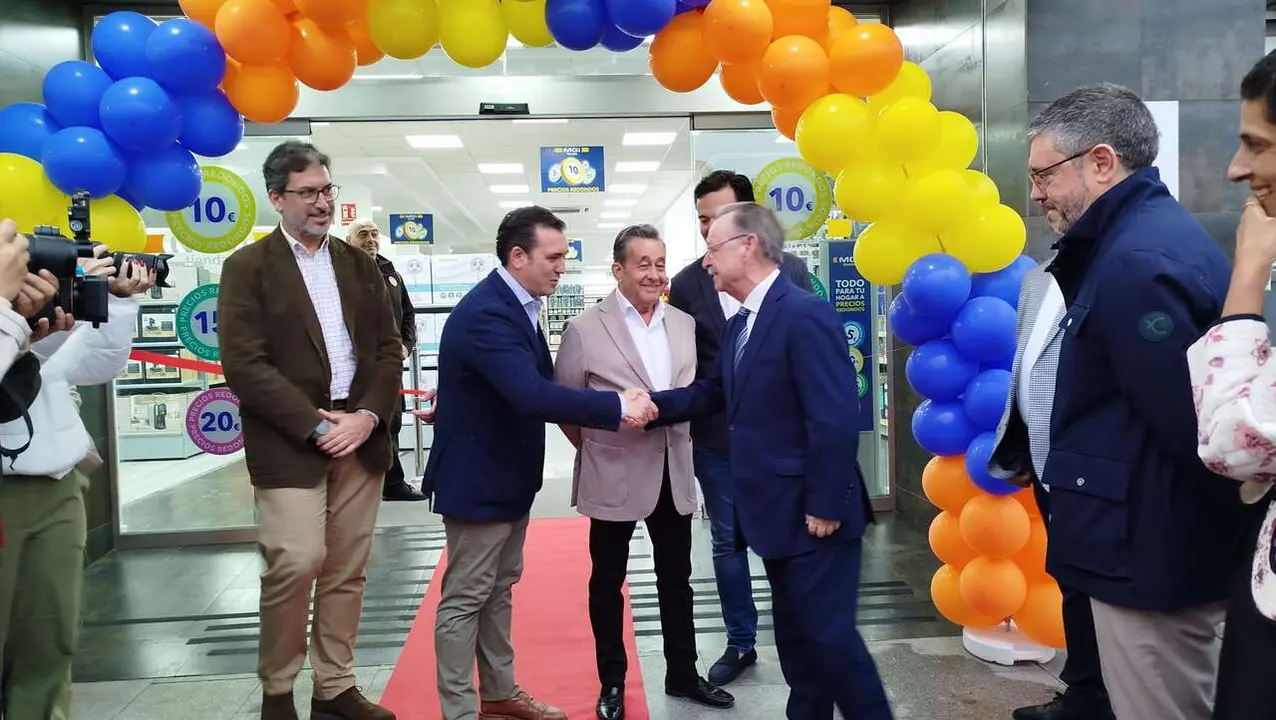 Inauguraci&oacute;n de la tienda en el puerto de MGI