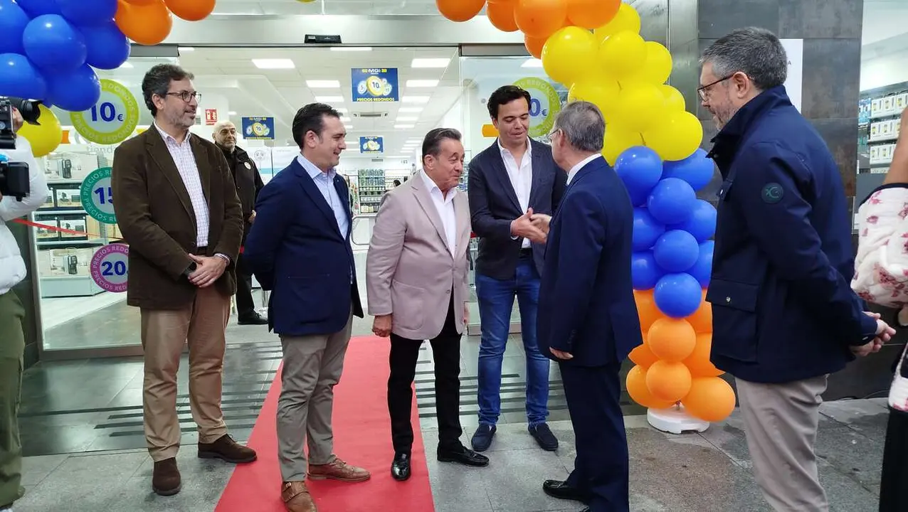 Inauguraci&oacute;n de la tienda en el puerto de MGI