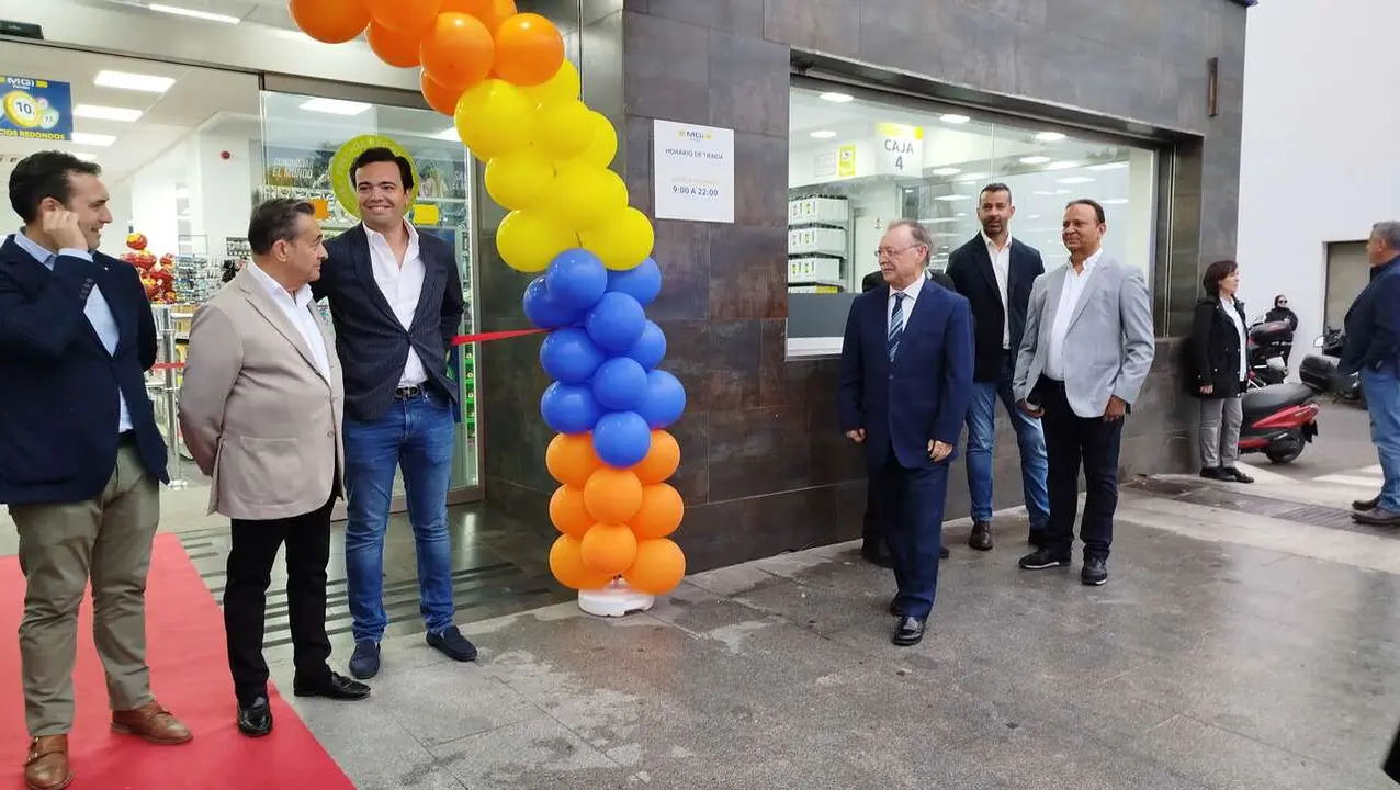 Inauguraci&oacute;n de la tienda en el puerto de MGI