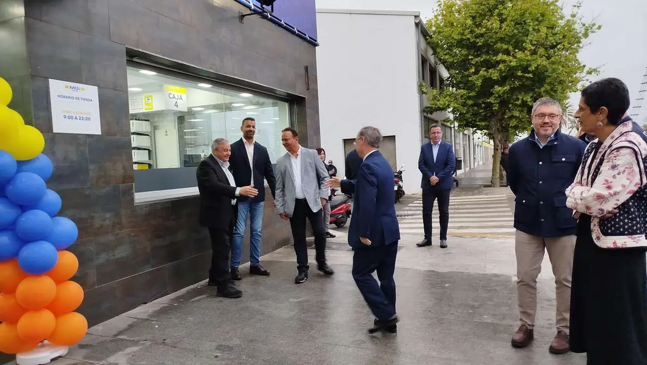 Inauguraci&oacute;n de la tienda en el puerto de MGI