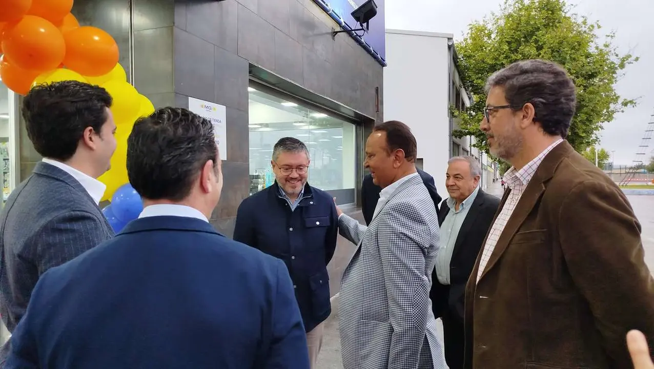 Inauguraci&oacute;n de la tienda en el puerto de MGI
