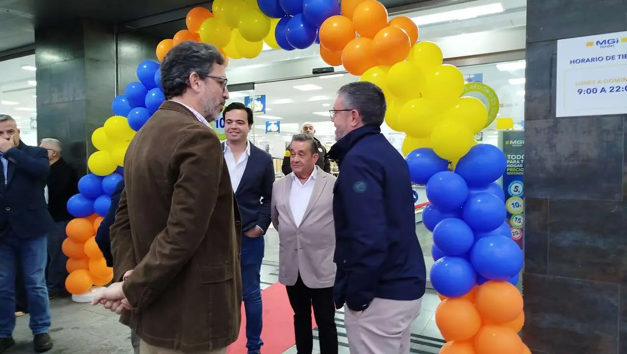 Inauguraci&oacute;n de la tienda en el puerto de MGI
