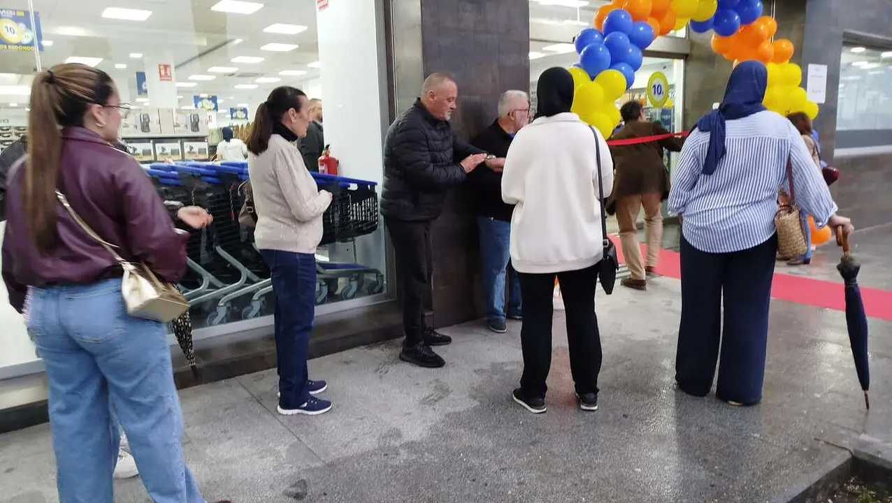 Inauguraci&oacute;n de la tienda en el puerto de MGI