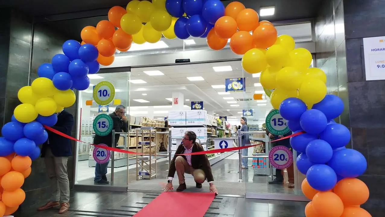 Inauguraci&oacute;n de la tienda en el puerto de MGI